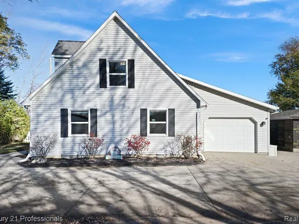 6630 Farmer St, Caseville, MI 48725