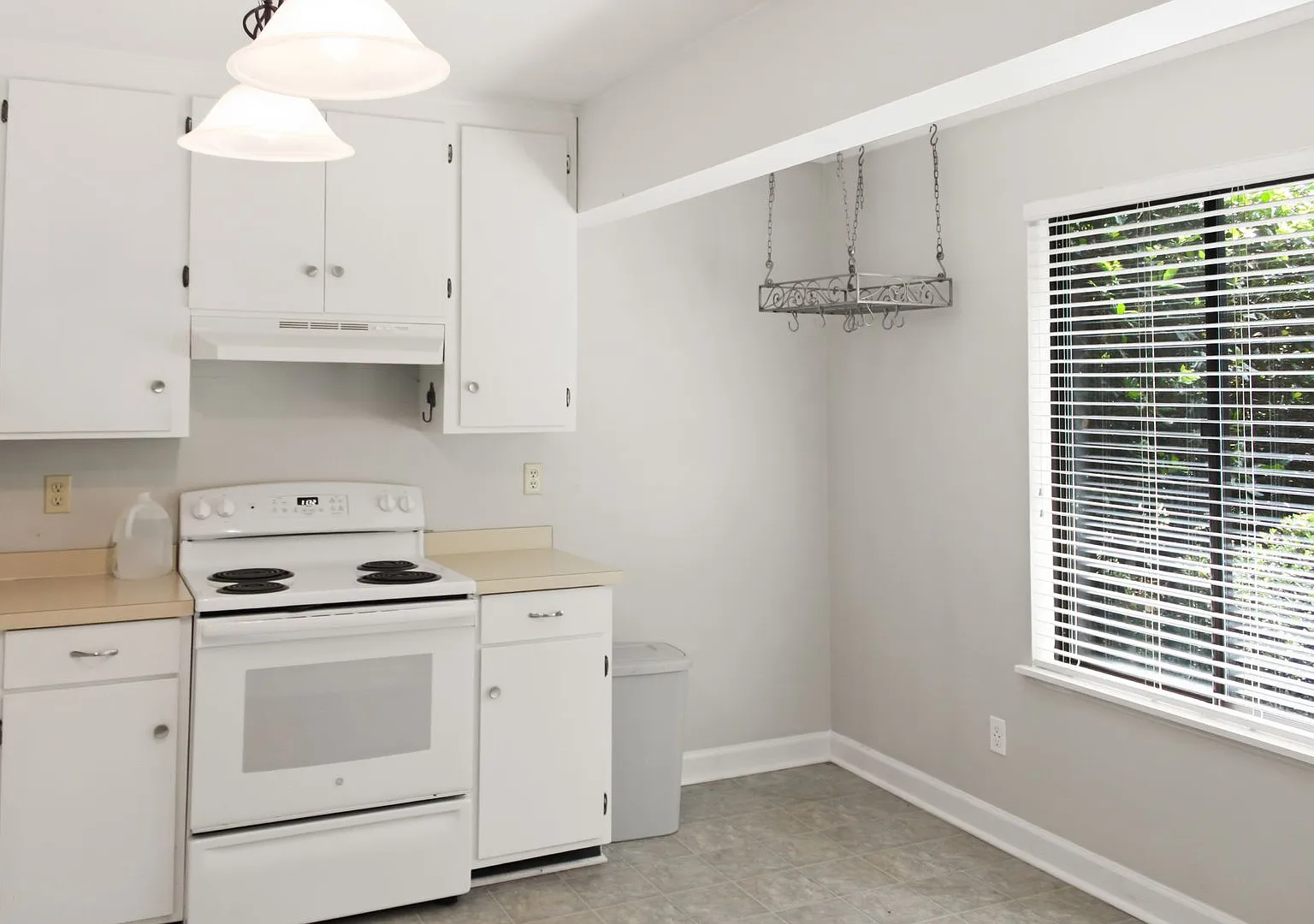 Cozy 2-story Townhouse — Photo 2