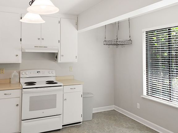 2nd image of 124 Blithe Ct