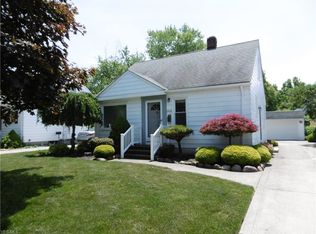 29720 Cresthaven Dr, Willowick, OH 44095