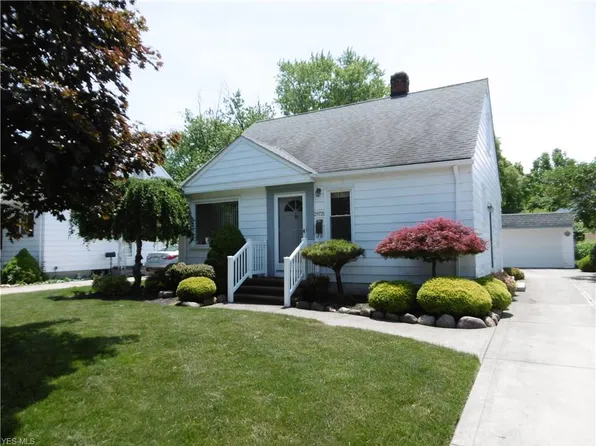 29720 Cresthaven Dr, Willowick, OH 44095