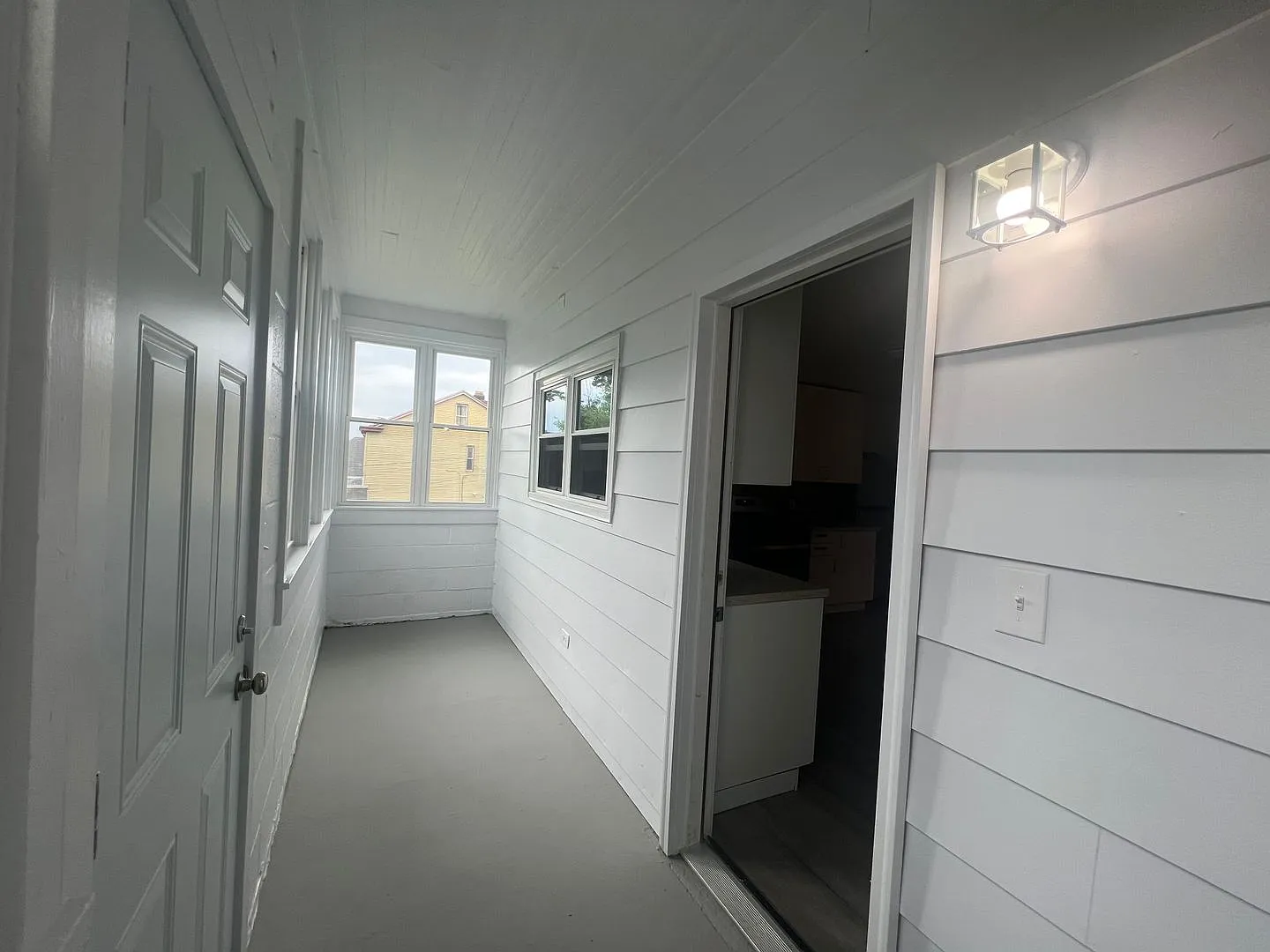 Updated 3BR House with fenced yard! — Photo 4