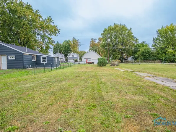 242 W Lytle St, Fostoria, OH 44830