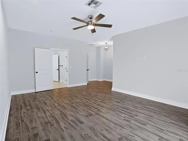 2233R E Kaley Ave #6 — Photo 11