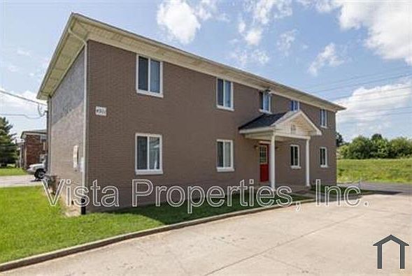 1st image of 4913 Saddlebrook Ln APT 4