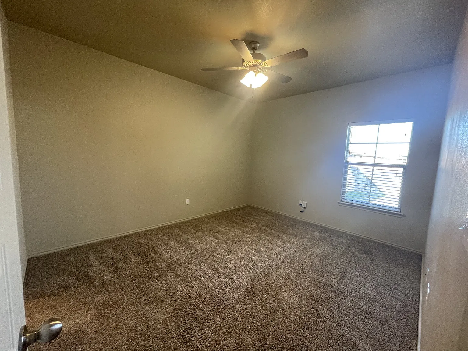 3 bed, 2.0 bath, 1500 sqft, $1,550 — Photo 4
