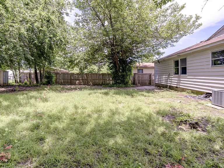 1618 S Ash Pl — Photo 32