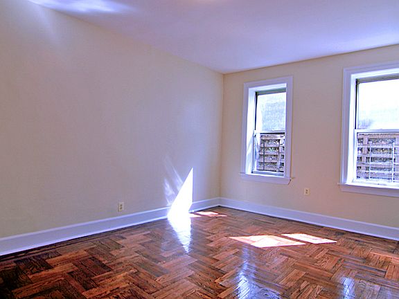 4th image of 1630 Undercliff Ave APT B9