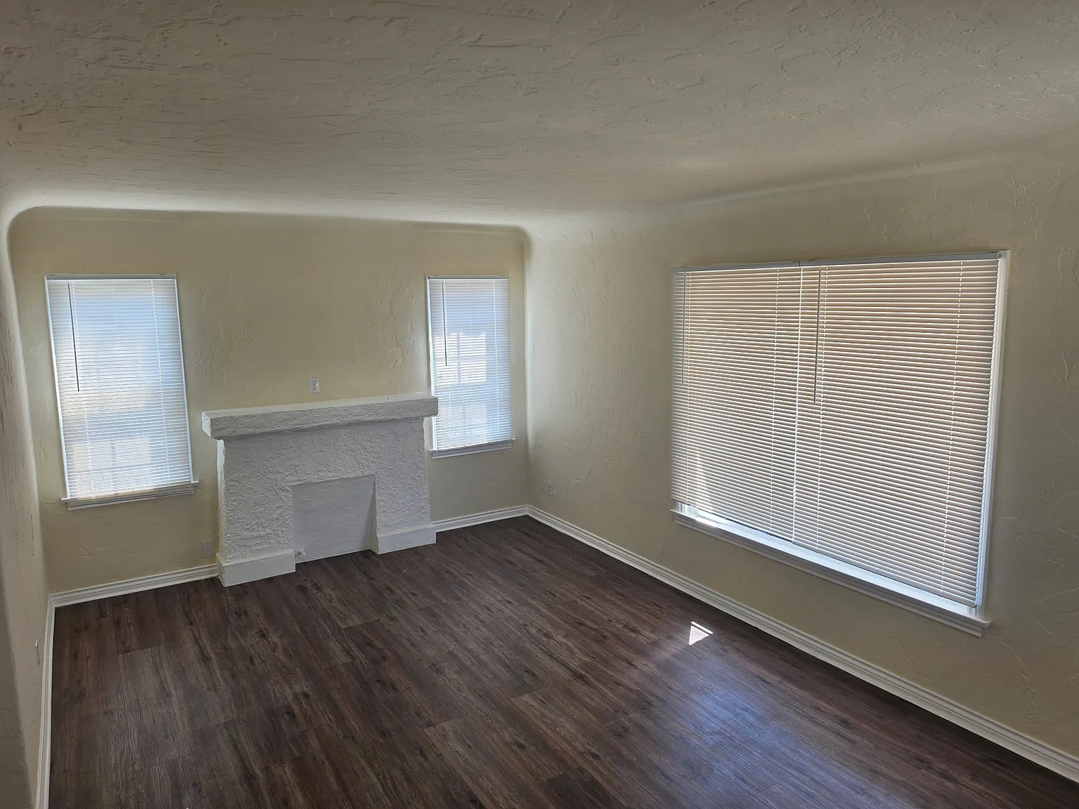 2 bed, $2,300 — Photo 4