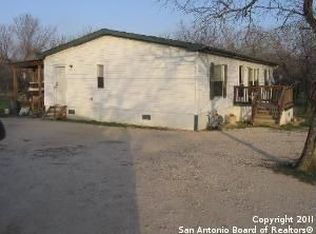 1124 Mariana Rd, Floresville, TX 78114