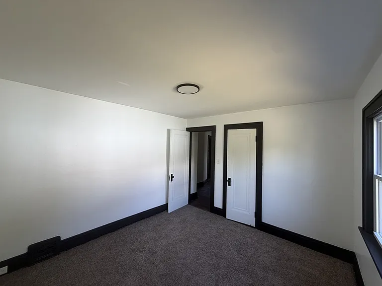 11201 Revere Ave — Photo 9