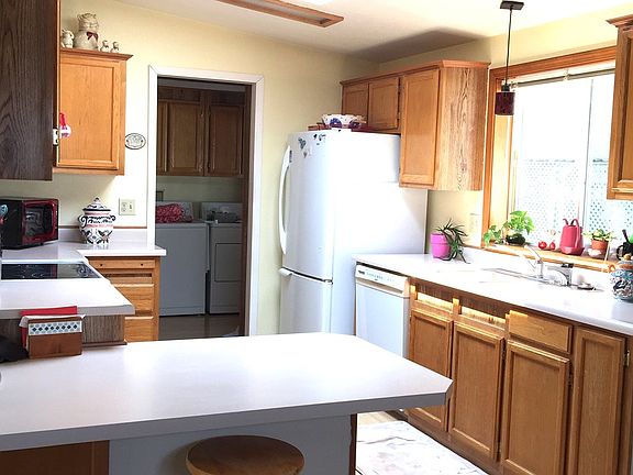 3rd image of 5101 NE 121st Ave