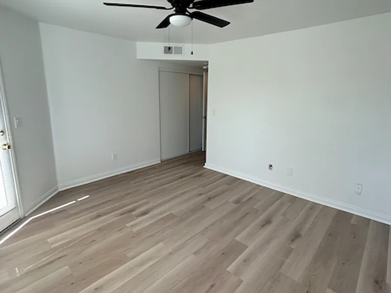 14359 Haynes St — Photo 10