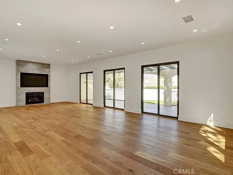 5520 Woodlake Ave — Photo 6