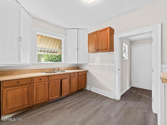 5th image of 317 W 41ST Street