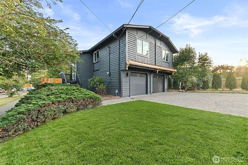 3rd image of 8103 30th Avenue SW