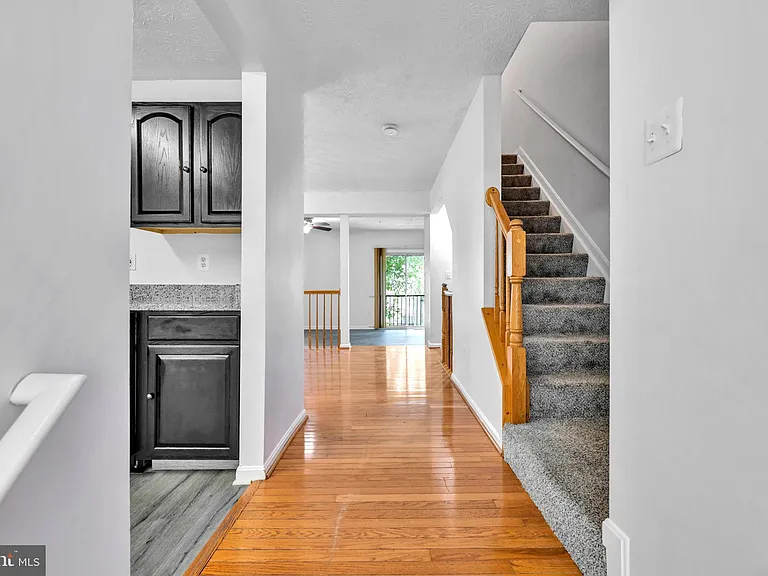 2406 Lemontree Ln — Photo 3