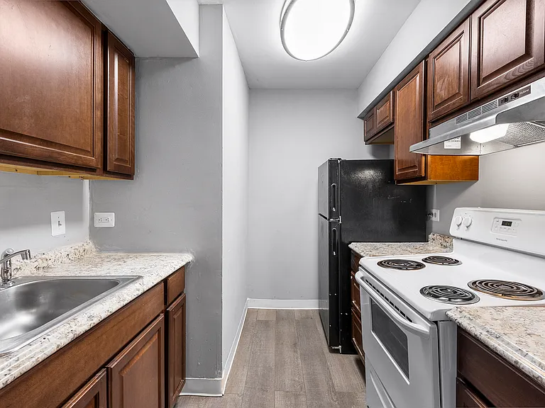 Edgewood Apartments — Photo 22