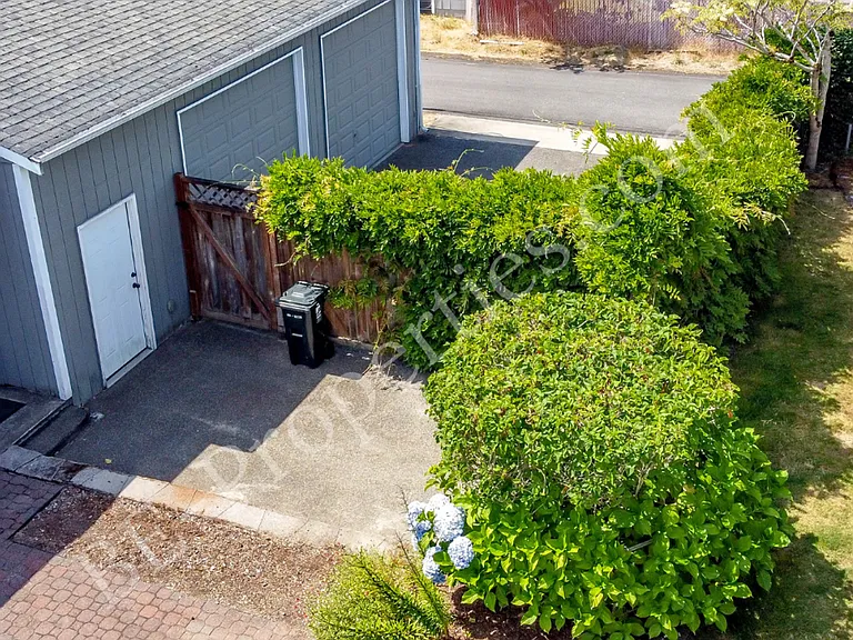 1840 N Shirley St — Photo 35