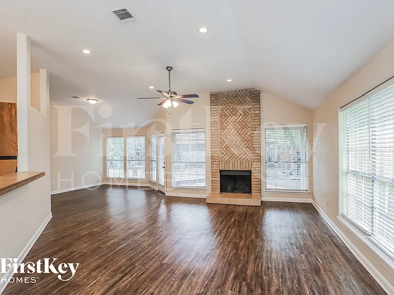 5334 Hazelgrove Dr — Photo 3