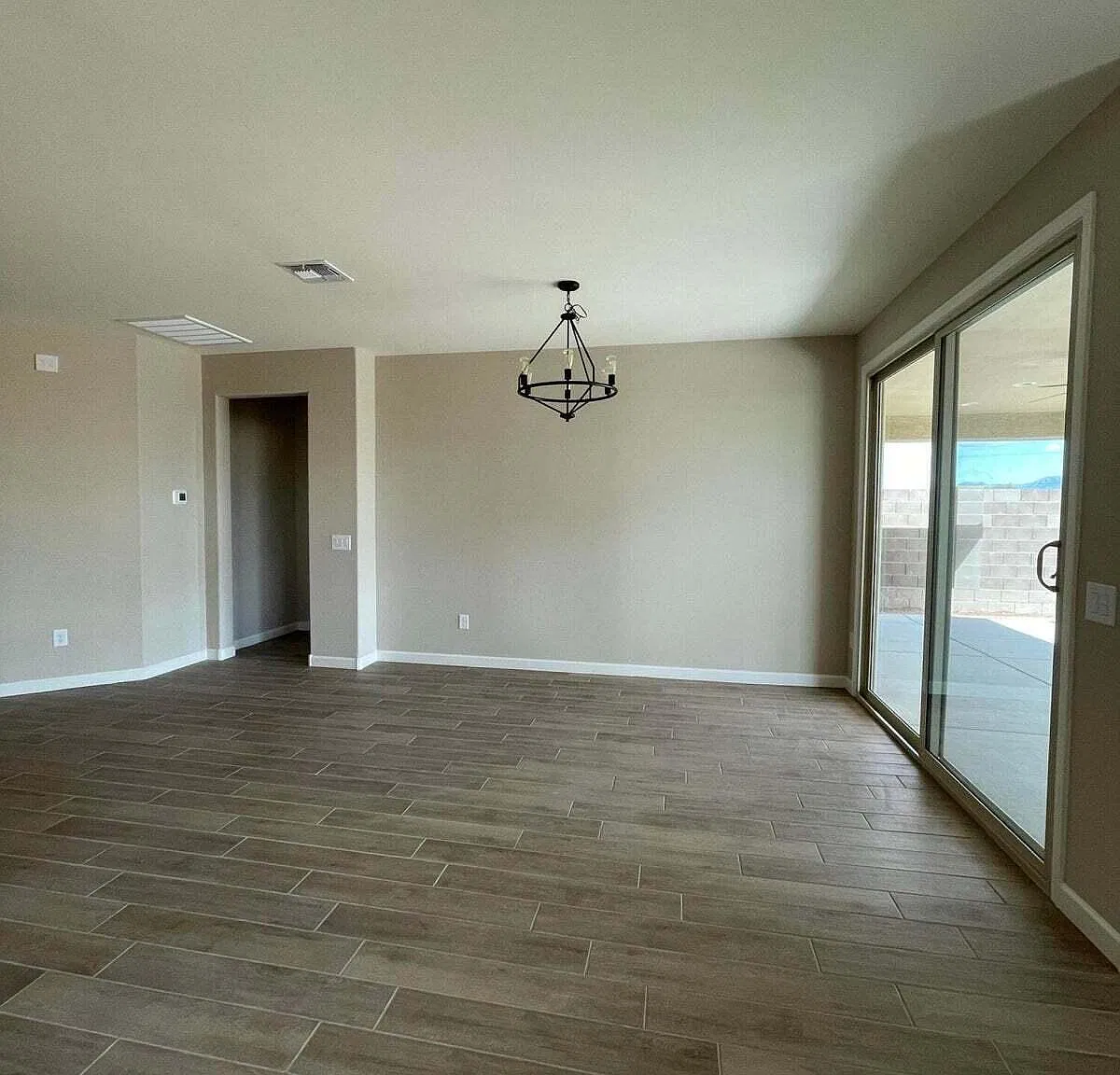 4 bed, 3.0 bath, 2342 sqft, $2,800 — Photo 3