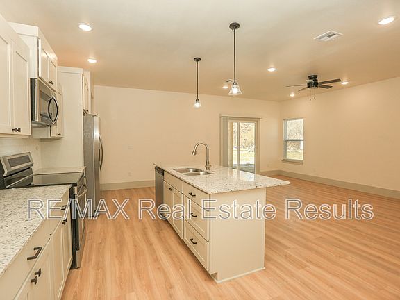 5th image of 655 N Genevieve Ave #2