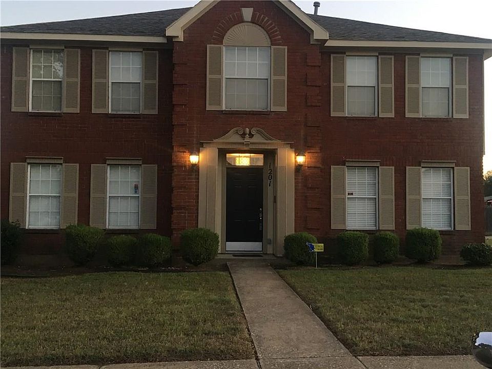 1st image of 1201 Calvert Dr
