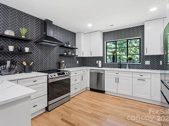 5th image of 3310 Driftwood Dr