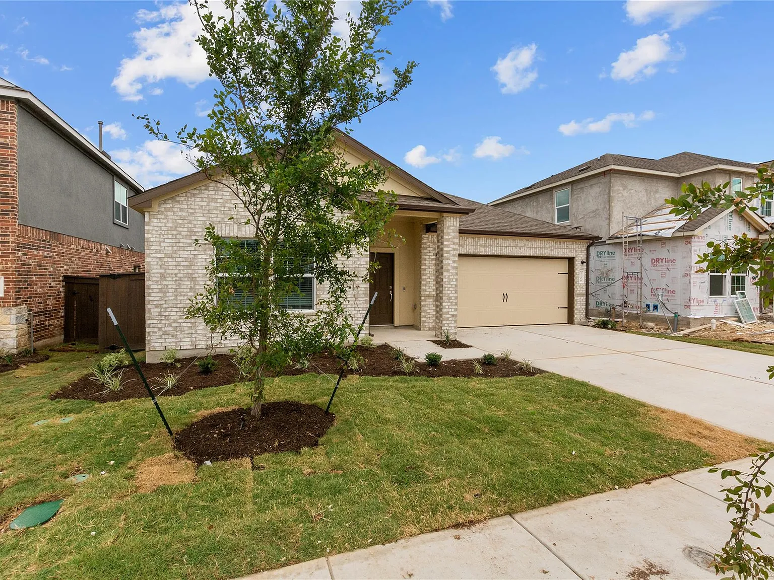 4 bed, 3.0 bath, 2346 sqft, $2,550 — Photo 3