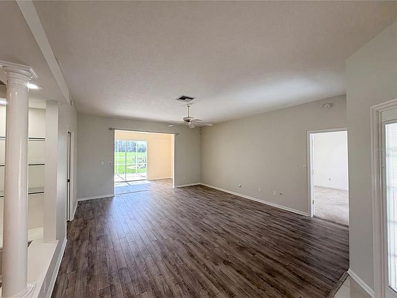 3rd image of 3608 Creekside Dr