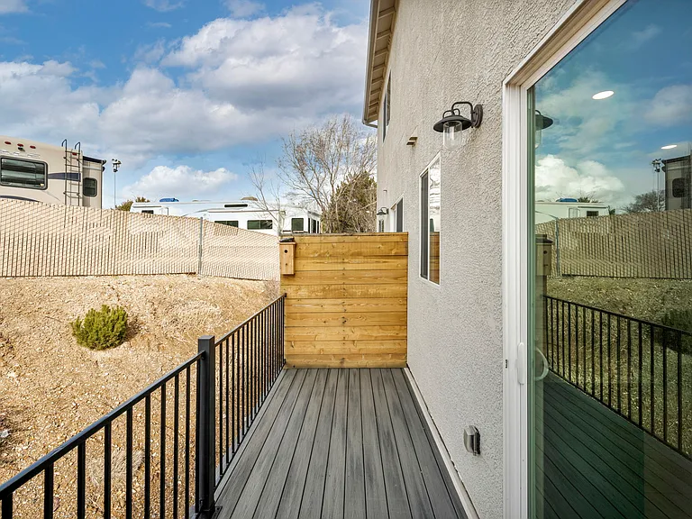 545 Gloria May Ln — Photo 8