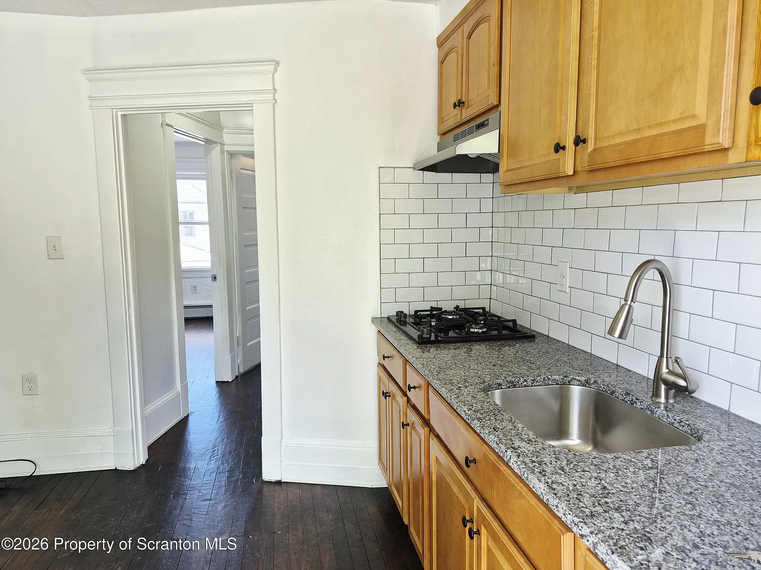 1 bed, 1.0 bath, 789 sqft, $1,200 — Photo 2