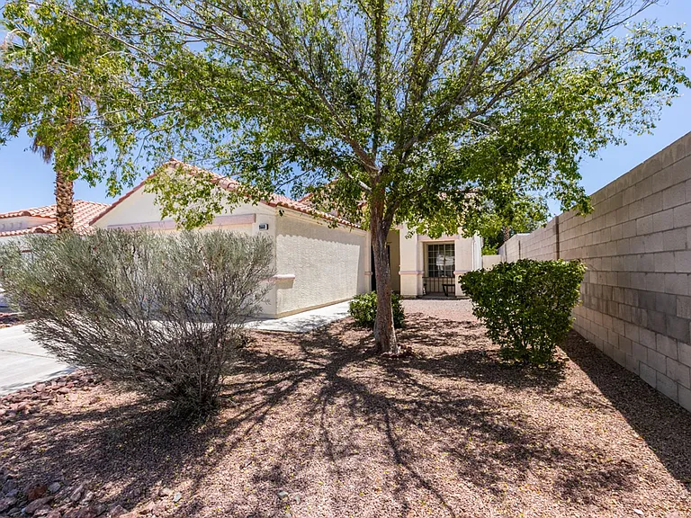 9660 Crystal Ridge Rd — Photo 2