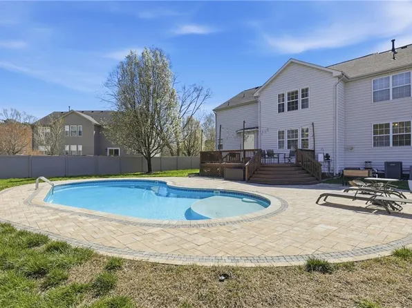 820 Amberline Dr, Chesapeake, VA 23322