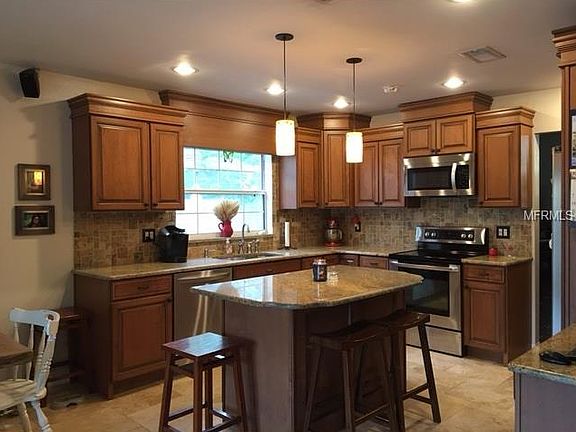 3rd image of 6844 Mitchell Cir