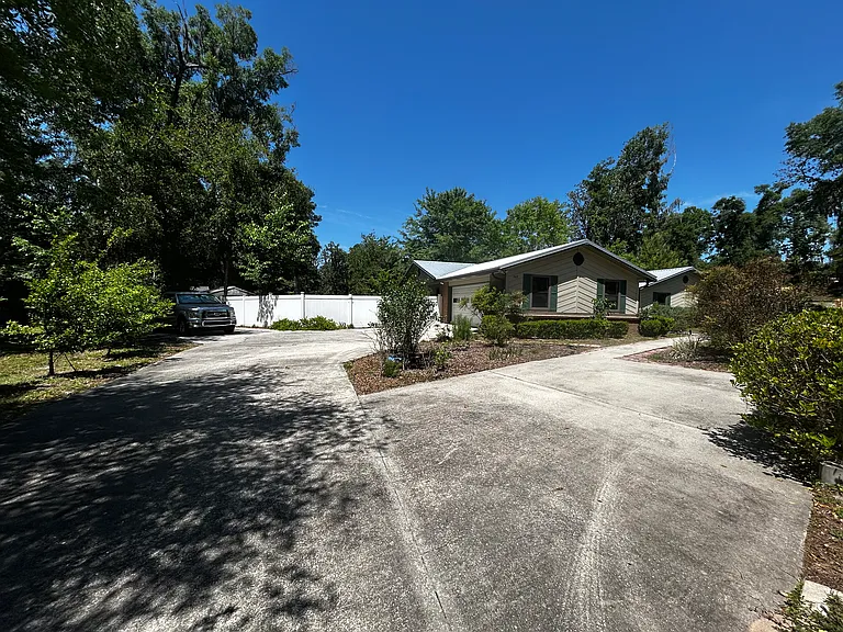 162 NW Palmetto Blvd — Photo 9