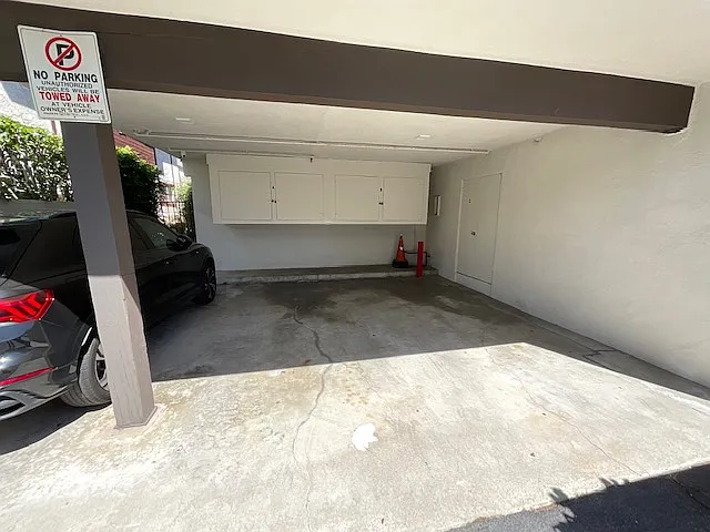 445 Oak St — Photo 8