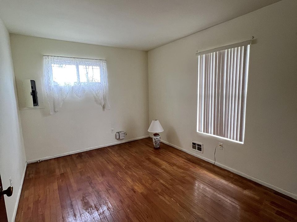 2nd image of 1136 Bay Ave