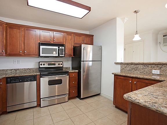 2nd image of 1233 22nd St Unit 15
