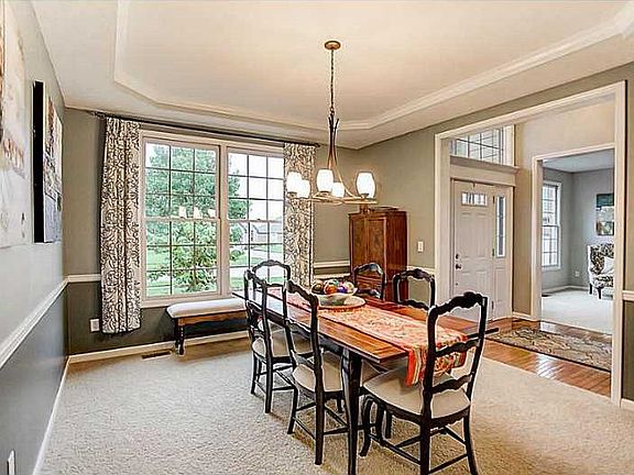 4th image of 834 Bolton Abbey Ln