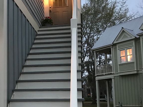 2nd image of 4 Carriage House Ln