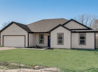 101 N Cedar St, Celeste, TX 75423