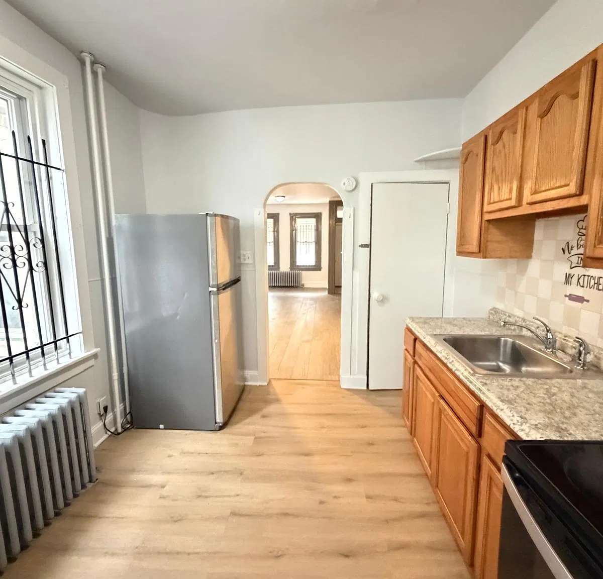 3 bed, 1000 sqft, $1,500 — Photo 2