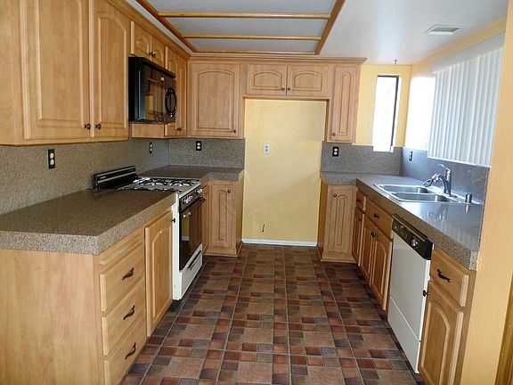 4th image of 18459 Westlawn St