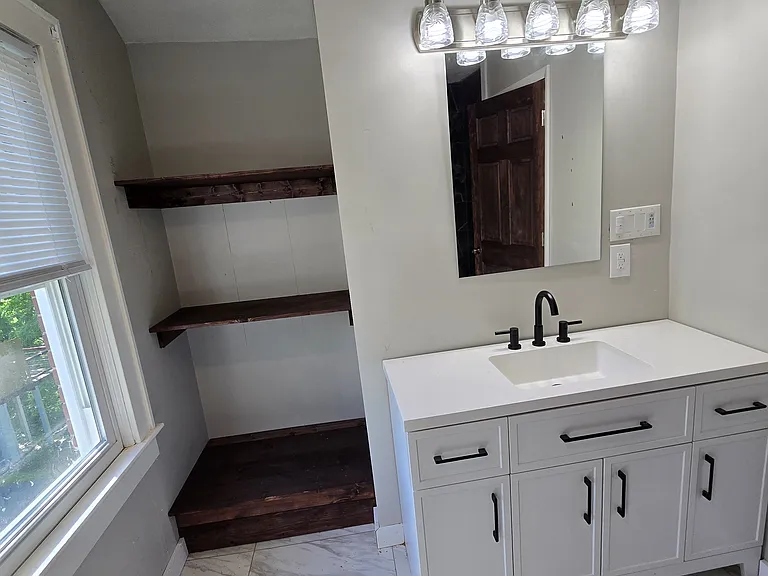 1 Bennetts Point Dr — Photo 4