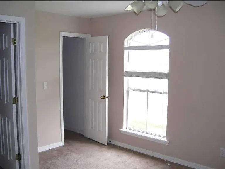895 Saint Andrews Ln — Photo 6