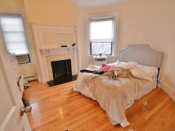 5th image of 69 Gainsborough St APT 8A