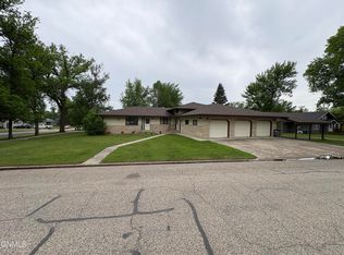 21 6th Ave NW #C, Lamoure, ND 58458