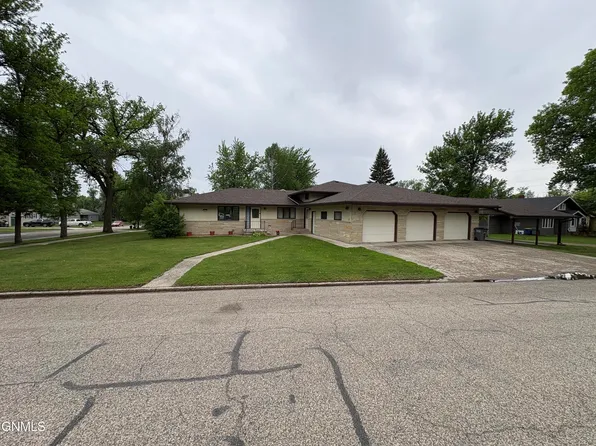 21 6th Ave NW #C, Lamoure, ND 58458