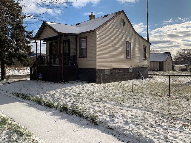 2nd image of 86 Forest St